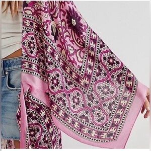 FREE PEOPLE pink and fuchsia floral rayon Boho kimono, one size